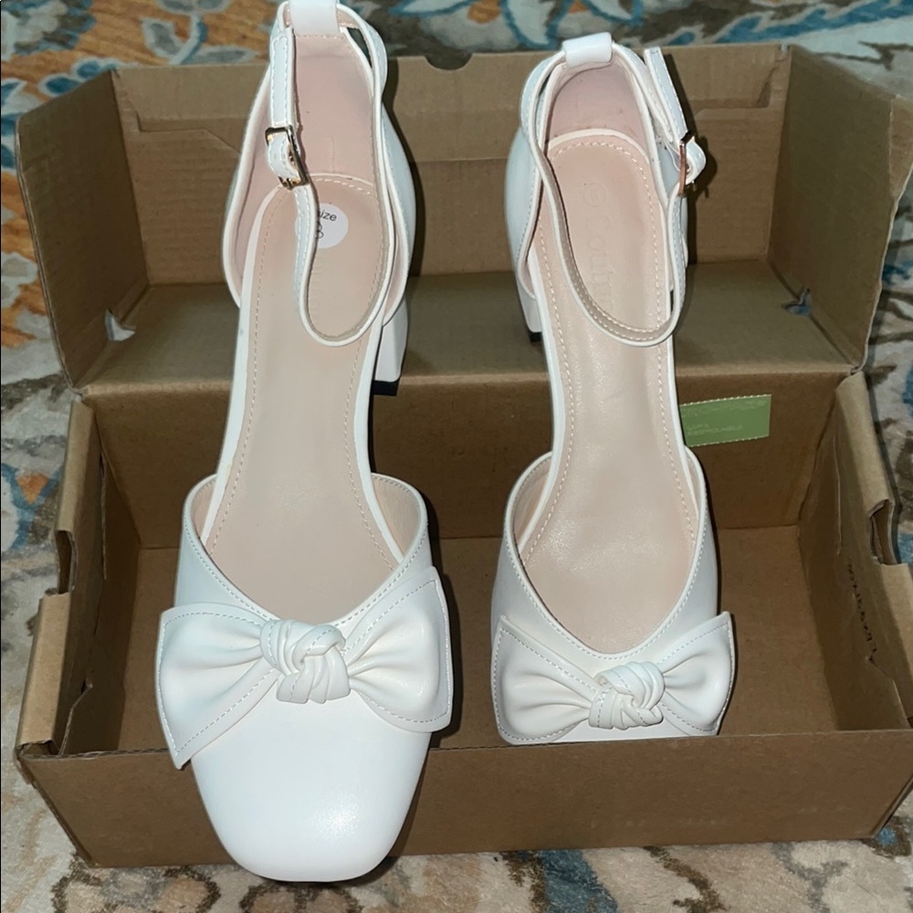 Elegant White Women's Shoes with Bow Detail